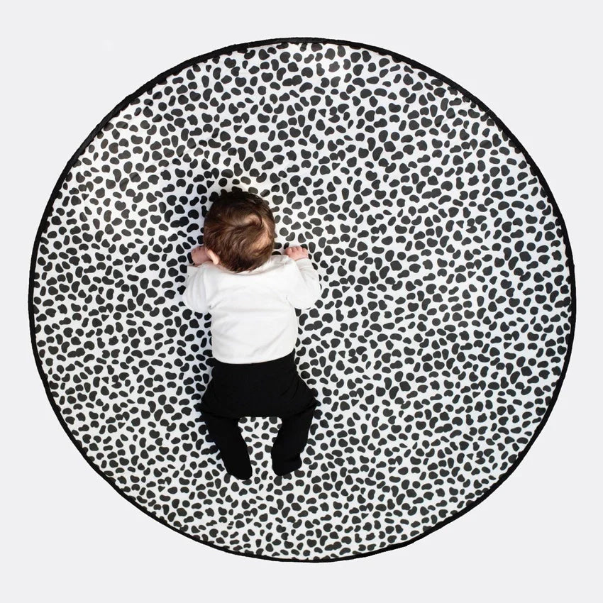 Etta Loves UK creates products featuring sensory patterns to mesmerise your little ones. The image features the Etta Loves UK sensory play mat.