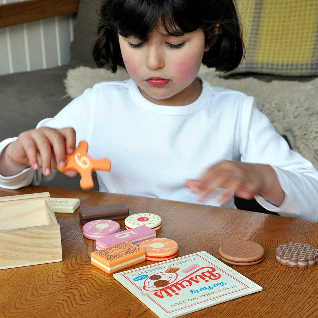 Rex London - Traditional Wooden Biscuit Box - Counting Game