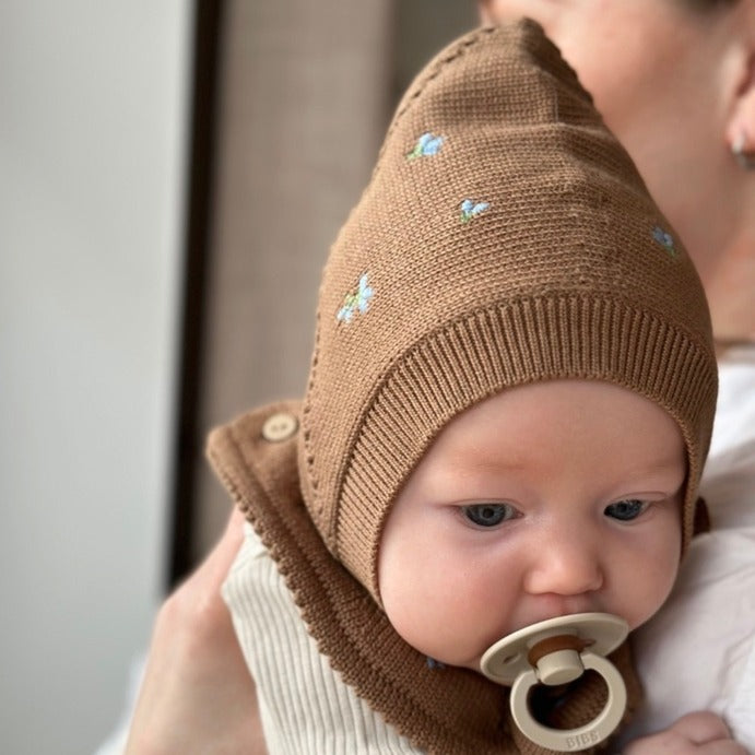 Saga Copenhagen- Baby Bonnet - Tahin - Mabel & Fox