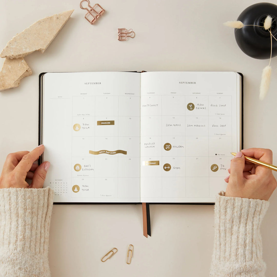 Blush & Gold - 2025 Weekly Planner - Black