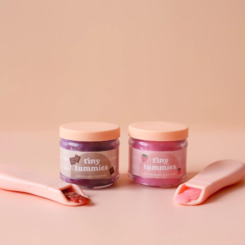 Tiny Harlow - Tiny Tummies - Jar & Spoon Set - Strawberry Custard