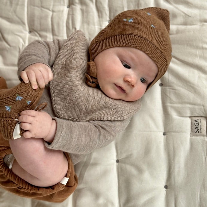 Saga Copenhagen- Baby Bonnet - Tahin - Mabel & Fox