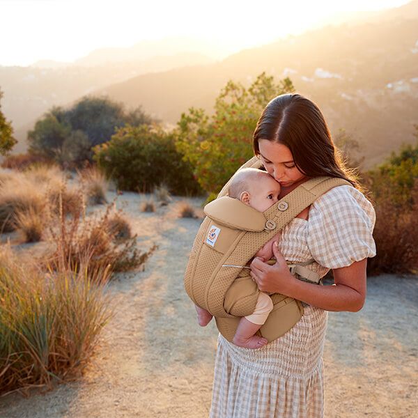 Ergo Baby - Omni Breeze Baby Carrier - Camel Brown