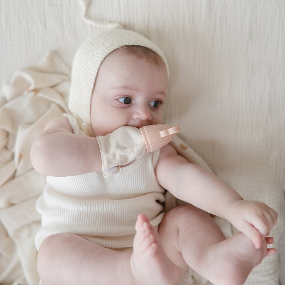 Mushie - Teething Ring - Rainbow