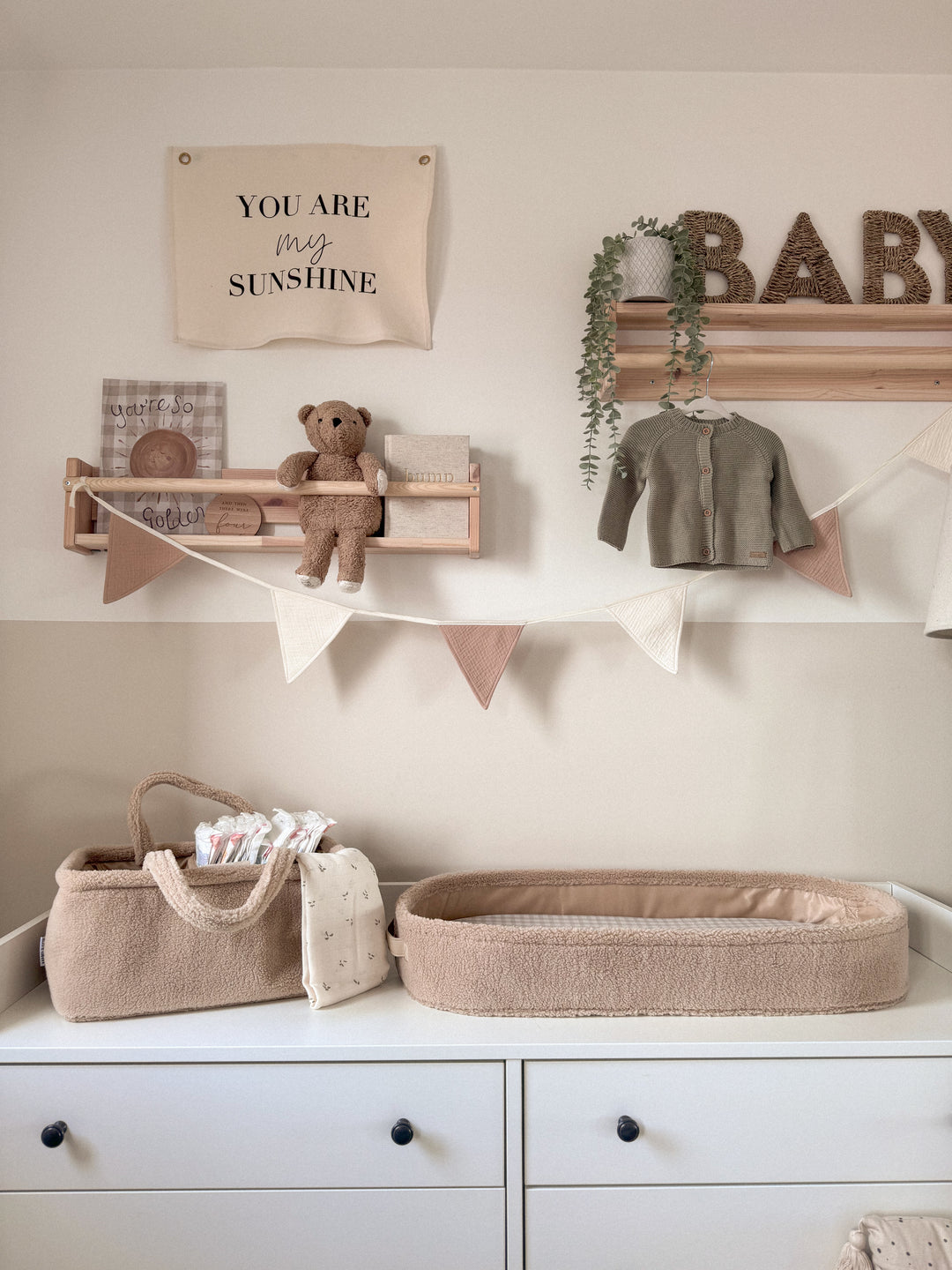 Mabel & Fox - Teddy Changing Basket - Biscuit